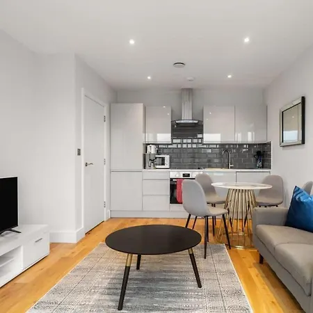 Lovely 1 Bedroom Apartment In The Heart Of Eastleigh Exterior foto