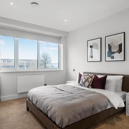 Lovely 1 Bedroom Apartment In The Heart Of Eastleigh Exterior foto