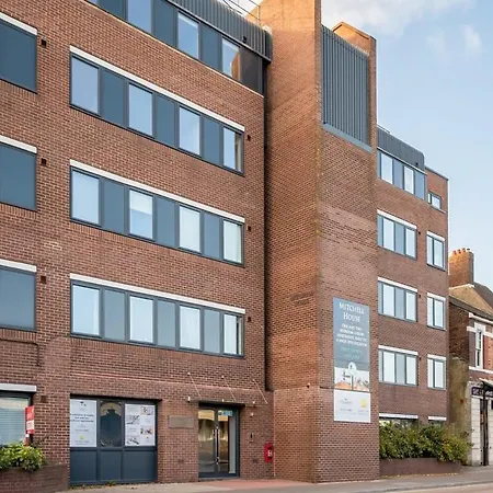Lovely 1 Bedroom Apartment In The Heart Of Eastleigh Exterior foto