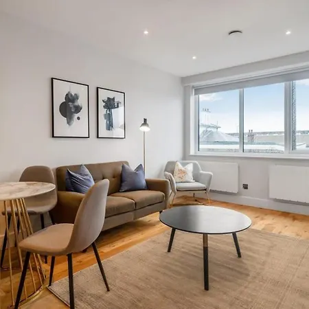 Lovely 1 Bedroom Apartment In The Heart Of Eastleigh Exterior foto