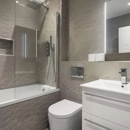 Lovely 1 Bedroom Apartment In The Heart Of Eastleigh Exterior foto